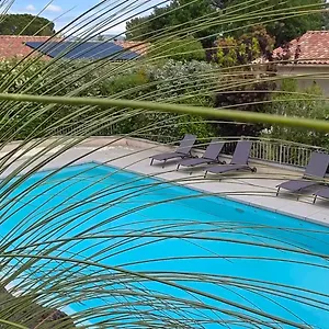 https://les-dentelles-de-montmirail.fr-provencehotel.com